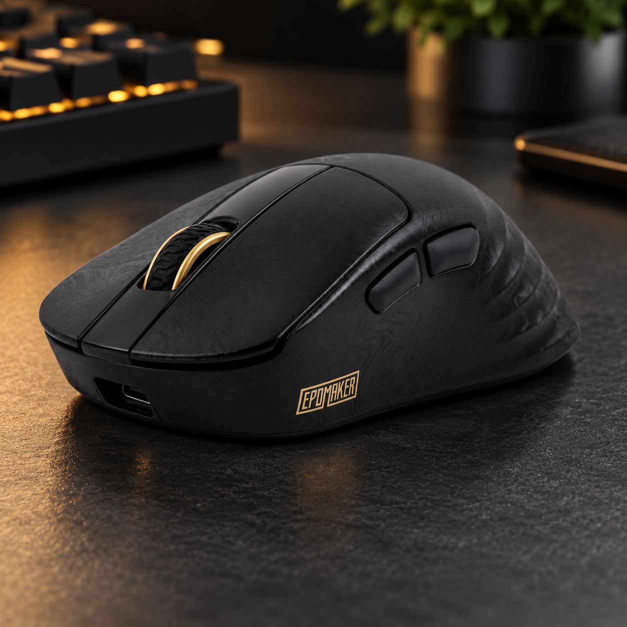 Ratón gaming ultraligero EPOMAKER Carbonis de 50 gramos con chasis en fibra de carbono y pantalla LCD
