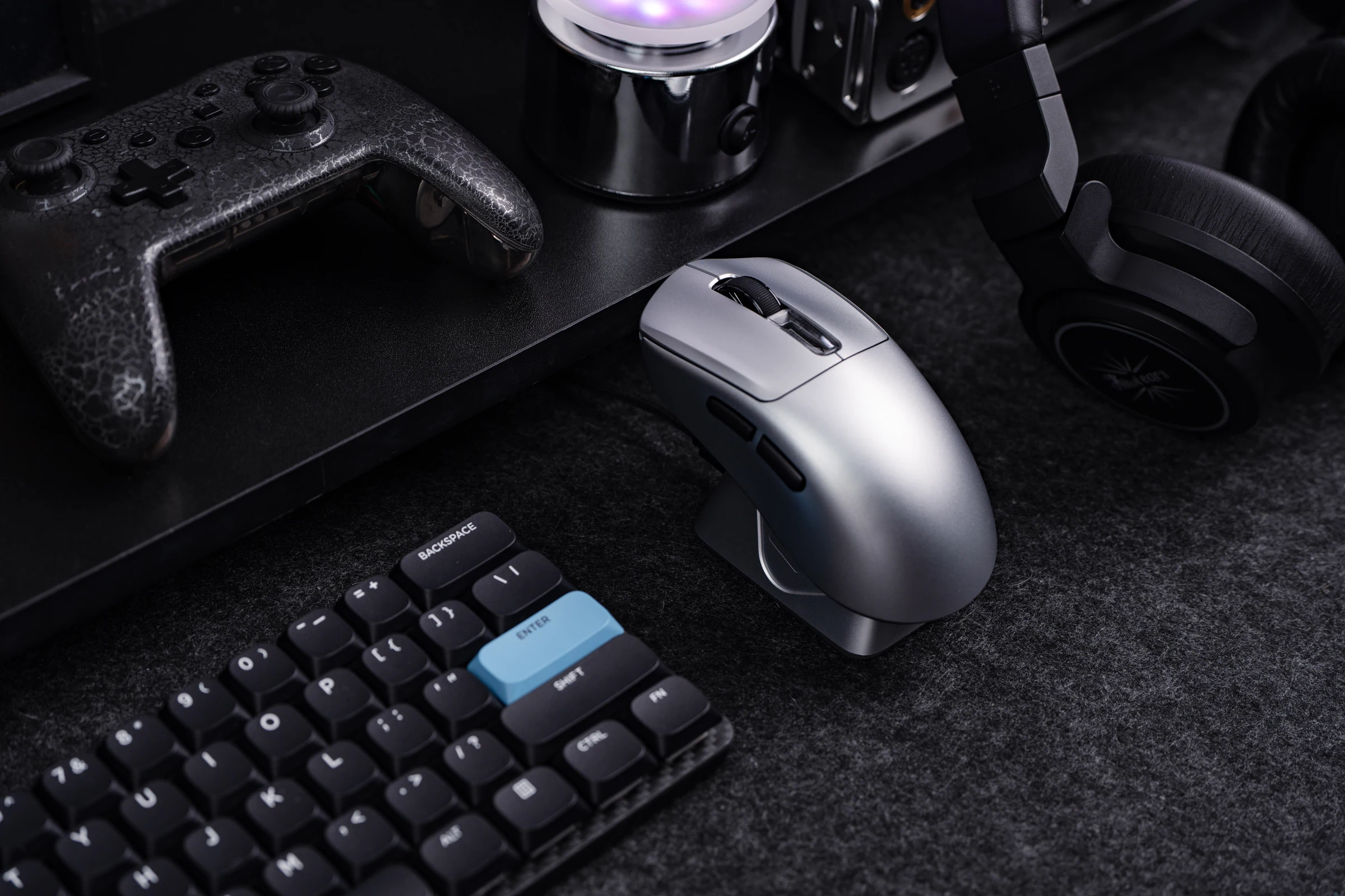 Ratón inalámbrico gaming ergonómico EPOMAKER Nex Pro con dock de carga magnético