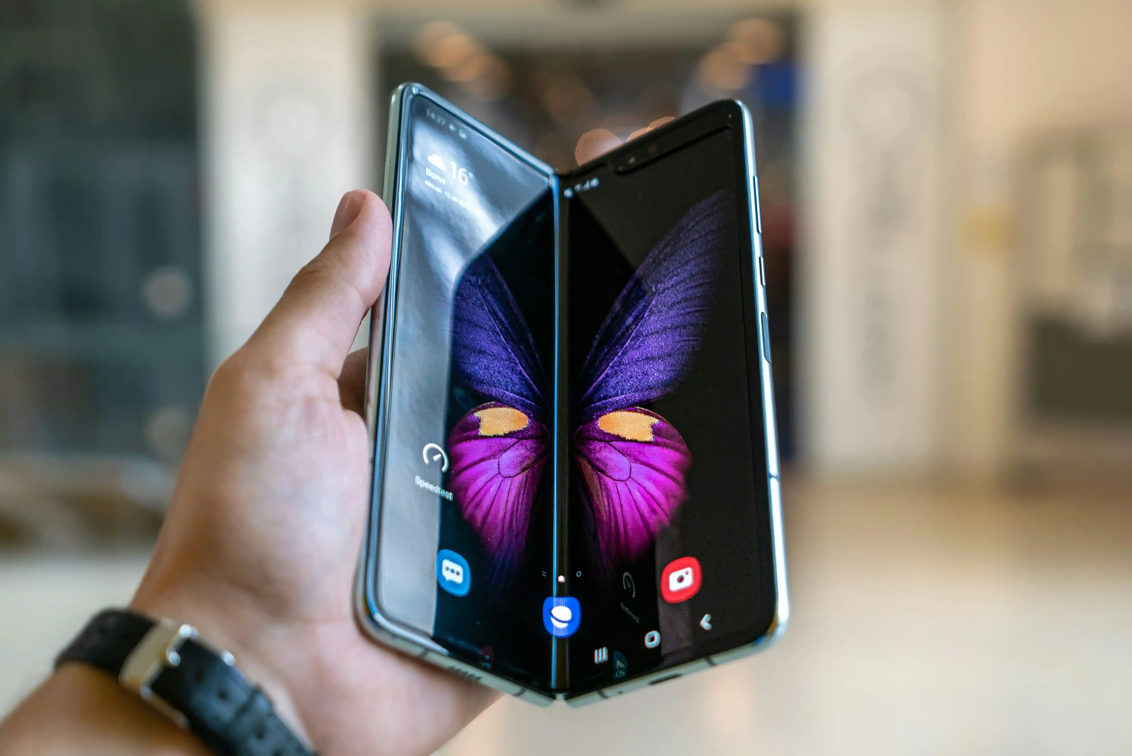 Samsung Galaxy Z Fold7 desplegado mostrando la pantalla interior